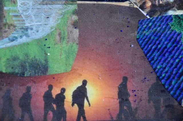 "Rette sich wer kann", 2015, Ruderboot Gesamtlänge 5,20m, Kollagen, Islamisten Armee aus 22 Kriegern