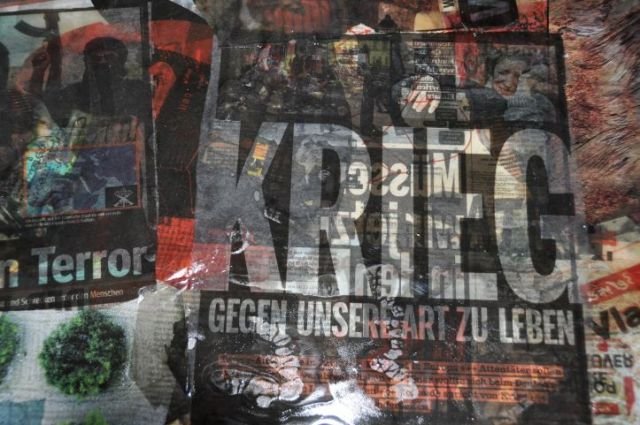 "Rette sich wer kann", 2015, Ruderboot Gesamtlänge 5,20m, Kollagen, Islamisten Armee aus 22 Kriegern